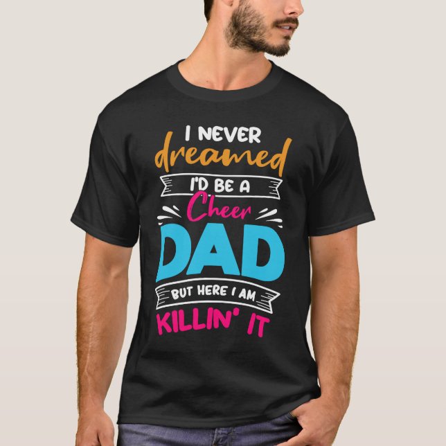 Camiseta Never Dreamed I'd Be A Cheer Dad Biggest Fan Cheer (Frente)