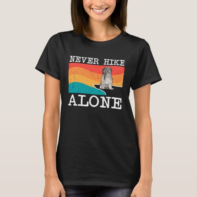 Camiseta Never Hike Alone Pyrenean Shepherd Graphic Hiking (Frente)