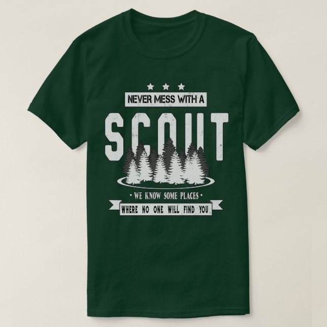 Camiseta Never Mess With A Scout Nature Hiking (Frente do Design)