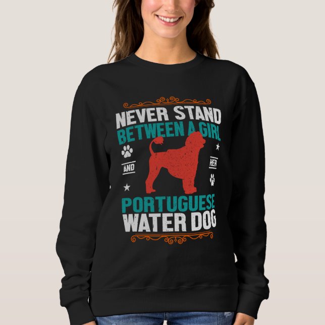 Camiseta Never Stand Between A Girl And Her Portuguese Wate (Frente)