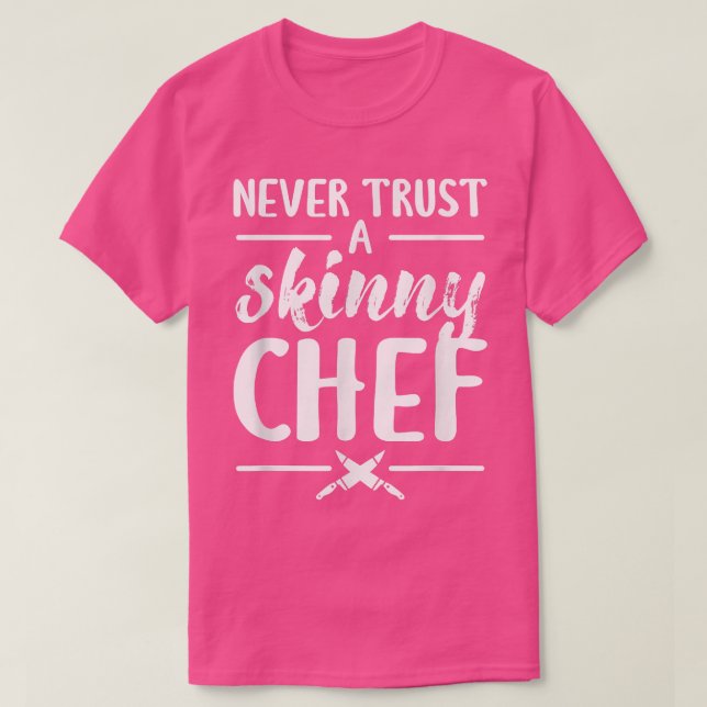 Camiseta Never Trust A Skinny Chef Cooking  (Frente do Design)