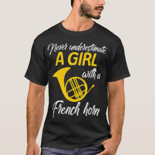 Camiseta Never Underestimate A Girl French Horn Musician Wo