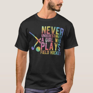 Camiseta Never Underestimate A Girl WHO Plays Field Hockey 