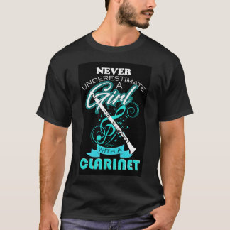 Camiseta Never Underestimate A Girl With A Clarinet