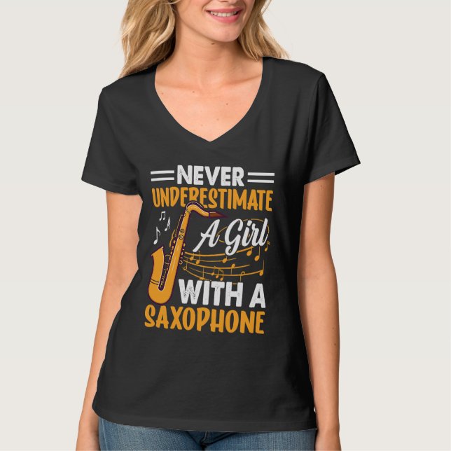 Camiseta Never Underestimate a Girl with a Saxophone Saxaph (Frente)