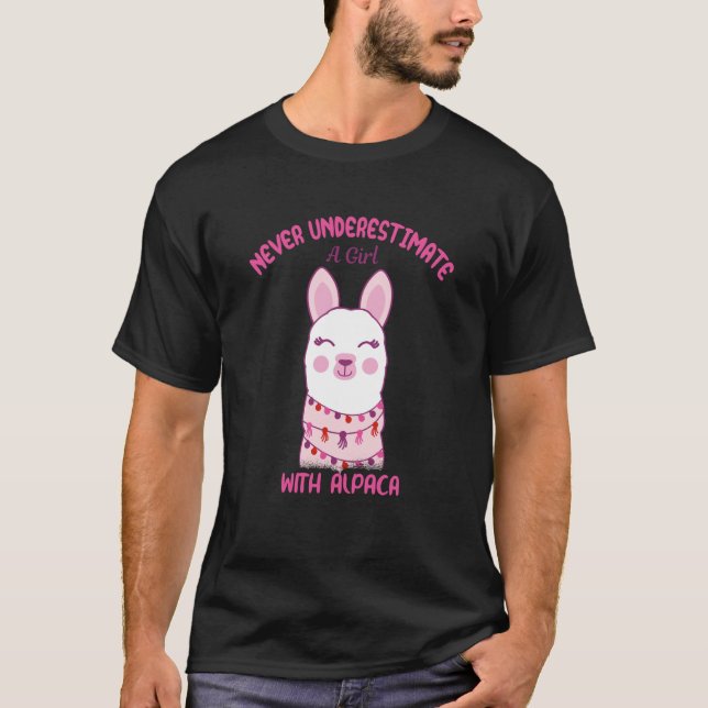 Camiseta Never underestimate a girl with Alpaca (Frente)