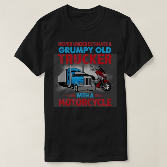 Camiseta Never Underestimate A Grumpy Old Trucker With Moto (Frente do Design)
