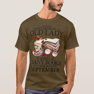 Camiseta Never Underestimate A September Lady Who Reads Man