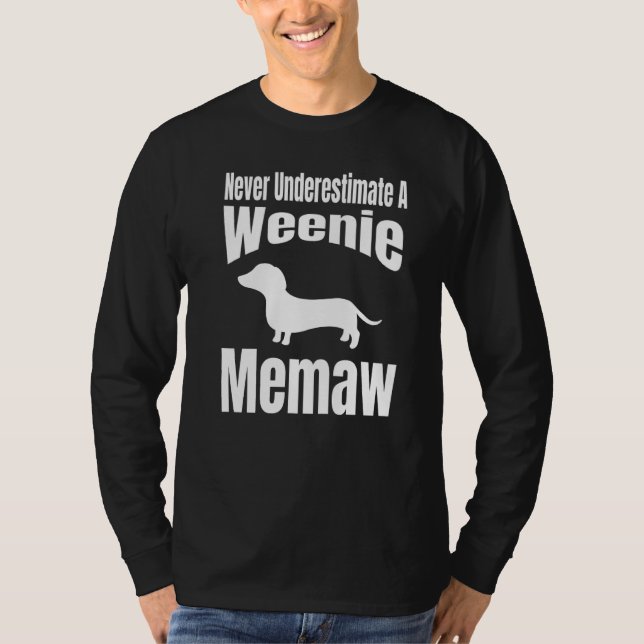 Camiseta Never Underestimate A Weenie Memaw Dog Lover Owner (Frente)
