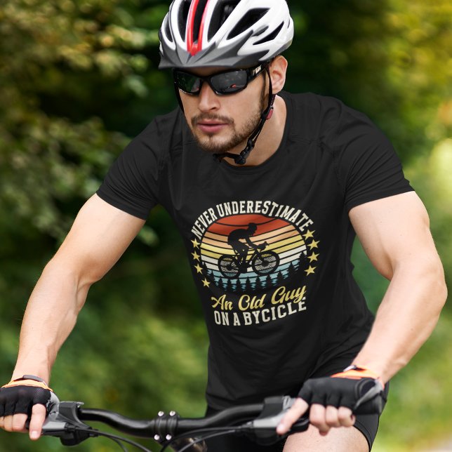 Camiseta Never Underestimate an old guy on a Bicycle Fun (Criador carregado)