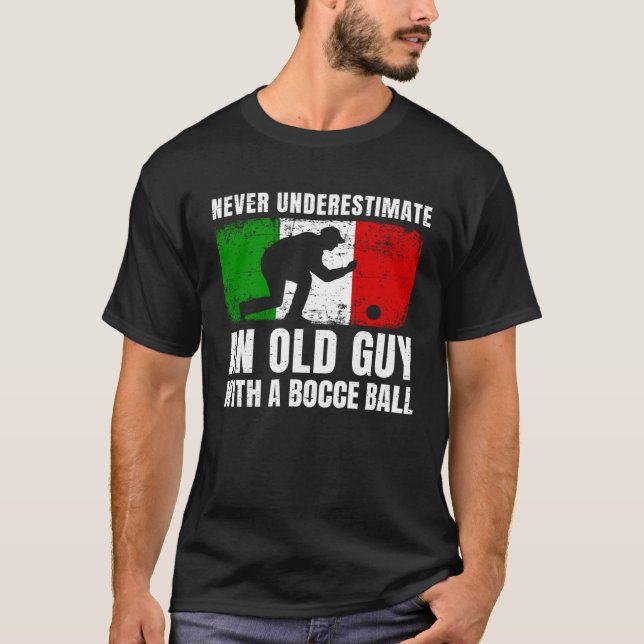 Camiseta Never Underestimate An Old Guy With A Bocce Ball I (Frente)
