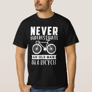 Camiseta Never Underestimate An Old Man On A Bicycle