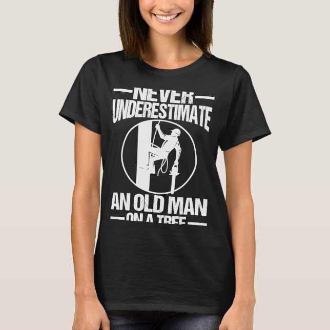 Camiseta Never Underestimate An Old Man On A Tree Climber A (Frente)