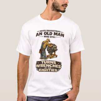 Camiseta Never Underestimate an Old Man Who Still Turns Wre