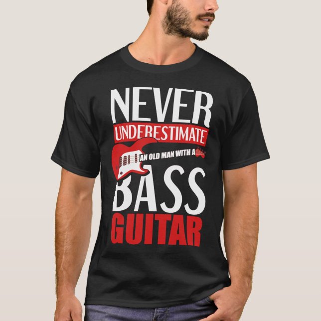 Camiseta Never Underestimate An Old Man With A Bass Guitar  (Frente)
