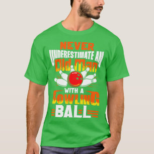 Camiseta Never Underestimate An Old Man With A Bowling Ball
