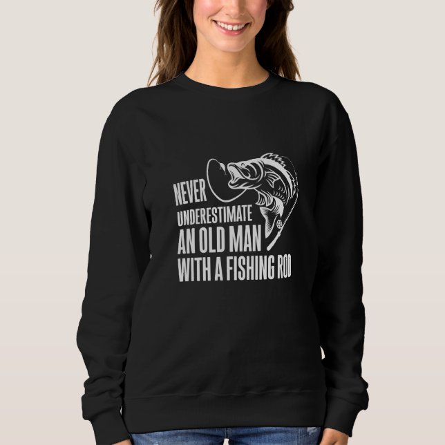 Camiseta Never Underestimate An Old Man With A Fishing Rod  (Frente)