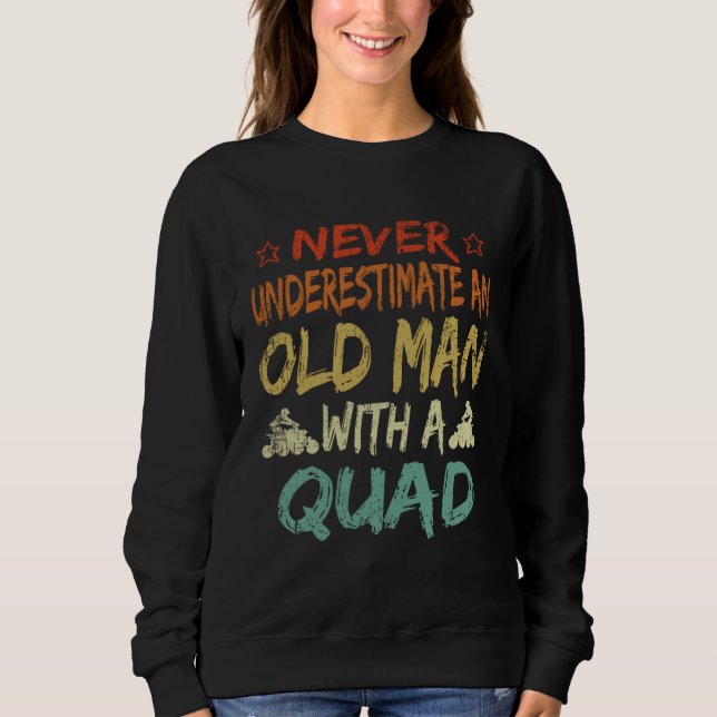 Camiseta Never Underestimate An Old Man With A Quad Father' (Frente)