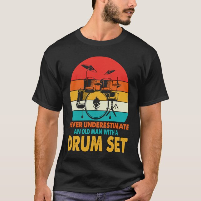 Camiseta Never Underestimate An Old Man With Drum Set For D (Frente)