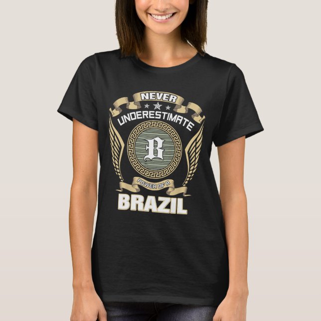 CAMISETA NEVER_UNDERESTIMATE_POWER_OF_A_BRAZIL (Frente)