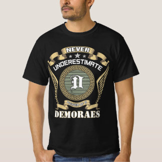 Camiseta Never underestimate power of a DEMORAES