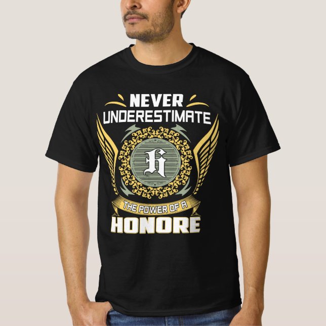 Camiseta Never Underestimate The Power Of A Honore (Frente)