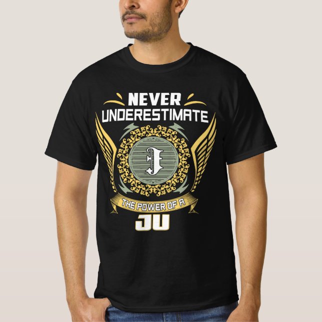 Camiseta Never Underestimate The Power Of A Ju (Frente)