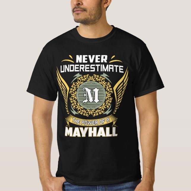 Camiseta Never Underestimate The Power Of A Mayhall (Frente)