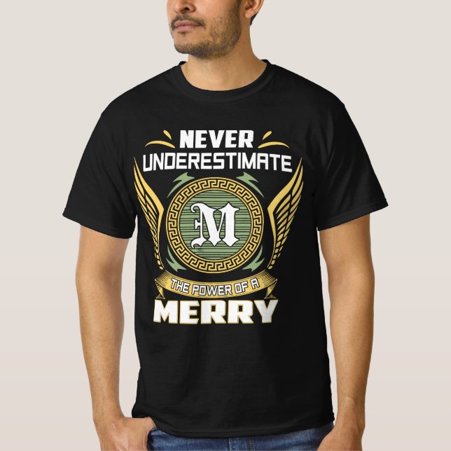 Camiseta Never Underestimate The Power Of A Merry (Frente)