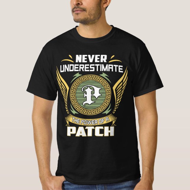 Camiseta Never Underestimate The Power Of A Patch (Frente)