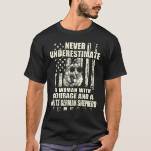 Camiseta Never Underestimate Woman And A White German Sheph