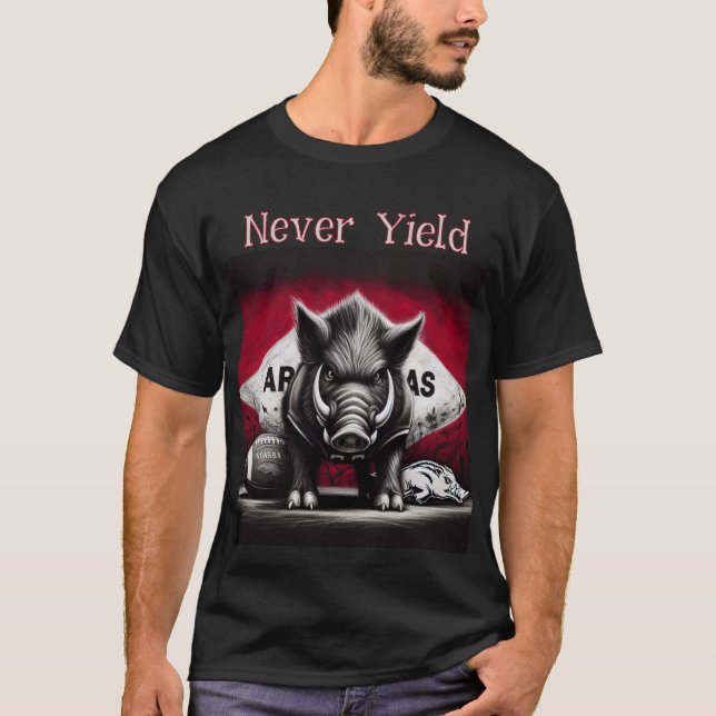 Camiseta Never Yield Razorbacks (Frente)