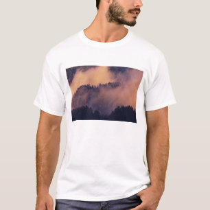 Camiseta nevoeiro de inverno no vale ao pôr do sol de Morto