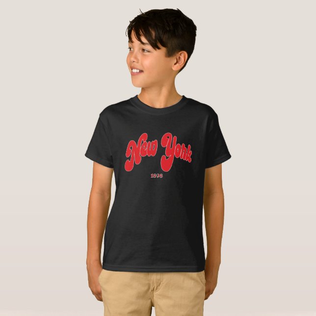 Camiseta New-York 1898 Red Logo Typography Black  (Frente Completa)