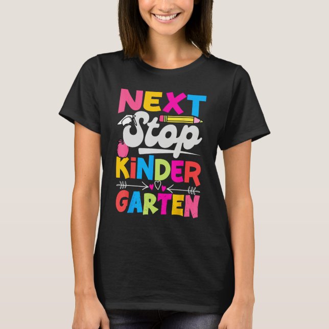 Camiseta Next Stop Kindergarten Preschool Graduation 2023 B (Frente)