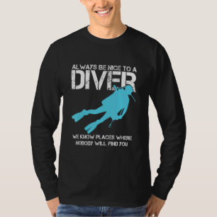 Camiseta Nice A Um Mergulhador Que Mergulha No Mar Subaquát