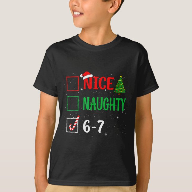Camiseta Nice Naughty 67 Funny Christmas Brainrot Six Seven (Frente)