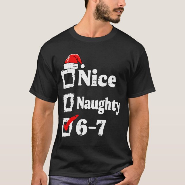 Camiseta Nice Naughty 6 7 Meme Funny Christmas Six Seven Xm (Frente)