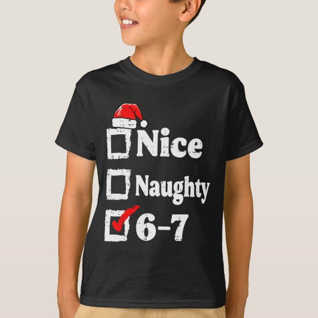 Camiseta Nice Naughty 6 7 Meme Funny Christmas Six Seven Xm (Frente)