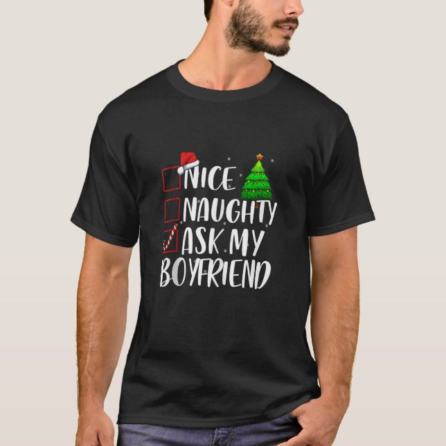 Camiseta Nice Naughty Ask My Boyfriend Christmas Matching T (Frente)
