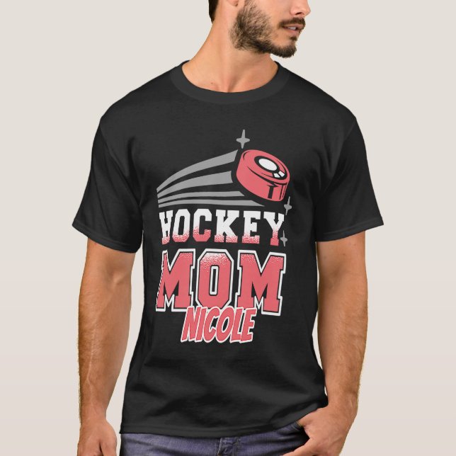 Camiseta Nicole Hockey Mãe Com Mulheres Puck (Frente)