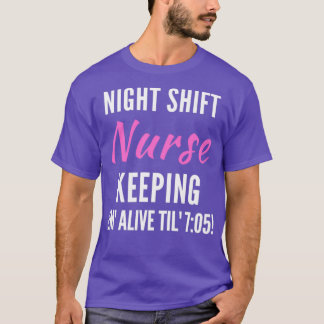 Camiseta Night Shift Nurse Keeping Em Alive Til 705 2