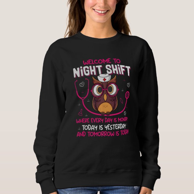 Camiseta Night Shift Nurse Owls  Nursing RN LPN CNA Women   (Frente)