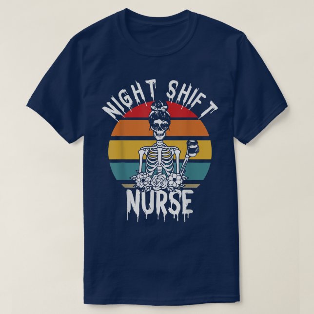 Camiseta Night Shift Nurse Skeleton Halloween RN Nurses Wom (Frente do Design)