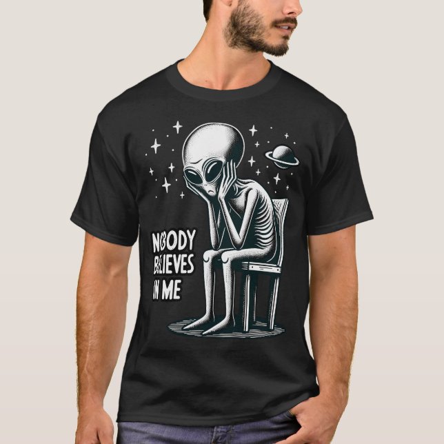 Camiseta Ninguém Acredita Em Mim Engraçado Et Ufo Alienígen (Frente)