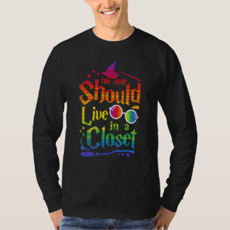 Camiseta Ninguém Deve Viver Em Um Arco-Íris no Armário Orgu