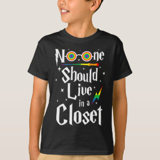 Camiseta Ninguém Deveria Viver Em Um Armário LGBTQ Signific