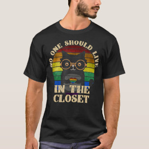 Camiseta Ninguém Deveria Viver Em Um Orgulho LGBT De Armári