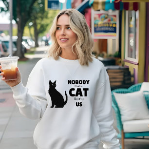 Camiseta Ninguém é dono de um gato, é dono de nós.