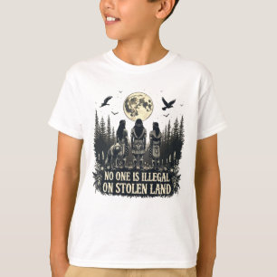 Camiseta Ninguém É Ilegal Em Terra Roubada.